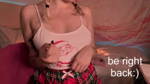 Snapshot of h2h0e chatting on February 27, 2025, 7:04 pm Lana online show from February 27, 2025, 7:04 pm