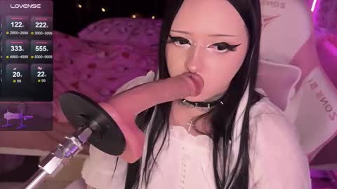 Snapshot of h3ntaikitty chatting on February 4, 2026, 12:33 pm Molly and PVT 42TKMIN 3 help us get 100 likes online show from February 4, 2026, 12:33 pm