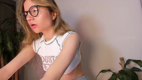 Snapshot of hailey_firee chatting on September 12, 2025, 11:21 am Hailey online show from September 12, 2025, 11:21 am