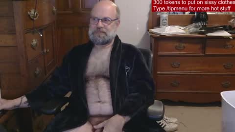Snapshot of hairydaddybear69 chatting on April 22, 2026, 11:56 am HairyDaddyBear69 online show from April 22, 2026, 11:56 am