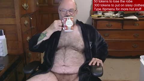 Snapshot of hairydaddybear69 chatting on April 28, 2026, 11:48 am HairyDaddyBear69 online show from April 28, 2026, 11:48 am