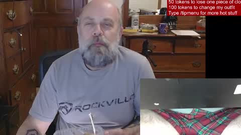Snapshot of hairydaddybear69 chatting on May 3, 2026, 12:27 am HairyDaddyBear69 online show from May 3, 2026, 12:27 am