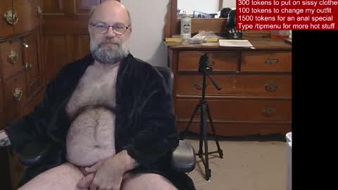 Snapshot of hairydaddybear69 chatting on May 9, 2026, 12:10 pm HairyDaddyBear69 online show from May 9, 2026, 12:10 pm