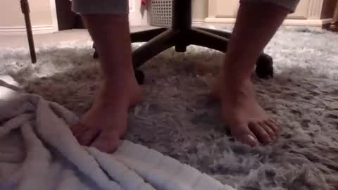 Snapshot of hairydaddyfeet chatting on November 18, 2025, 1:11 am Hairy Daddy Feet online show from November 18, 2025, 1:11 am