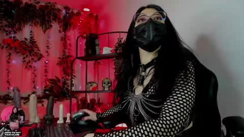 halley_ravenn online show from May 5, 2026, 8:39 pm