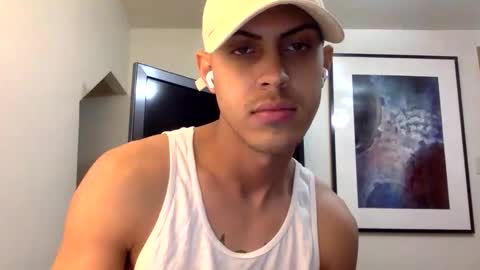 handsome01_ online show from December 18, 2025, 11:33 pm