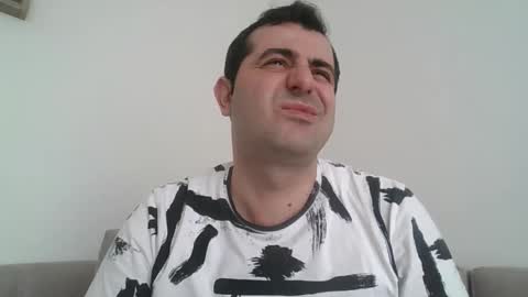 Handsome031 online show from November 3, 2025, 7:20 am