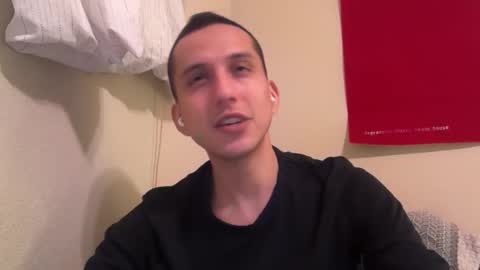 handsomeboy093 online show from February 3, 2025, 5:51 am