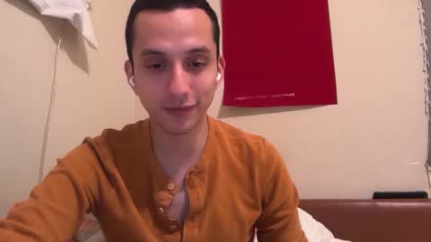 handsomeboy093 online show from March 12, 2025, 7:57 am
