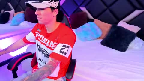 leonardfarrucknick and otis online show from October 18, 2025, 5:32 am