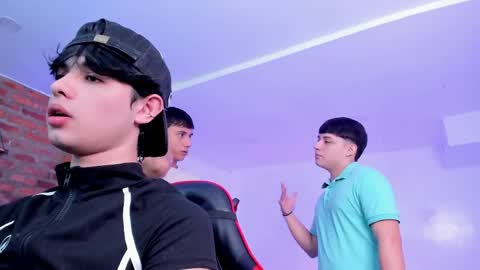 leonardfarrucknick and otis online show from April 8, 2026, 2:50 pm