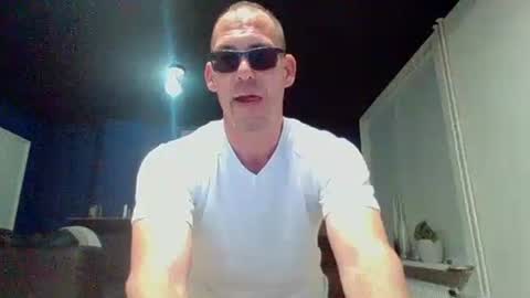 Snapshot of handsomeguy4ever chatting on November 9, 2025, 4:33 am handsomeguy4ever online show from November 9, 2025, 4:33 am