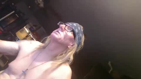 Snapshot of handystud33 chatting on March 15, 2026, 4:13 pm handystud33 online show from March 15, 2026, 4:13 pm