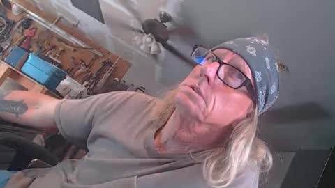 Snapshot of handystud33 chatting on April 9, 2026, 4:01 pm handystud33 online show from April 9, 2026, 4:01 pm