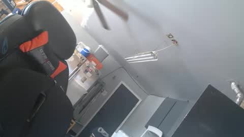Snapshot of handystud33 chatting on April 17, 2026, 5:05 pm handystud33 online show from April 17, 2026, 5:05 pm