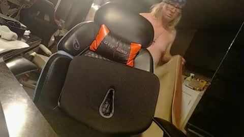 Snapshot of handystud33 chatting on May 20, 2026, 8:42 am handystud33 online show from May 20, 2026, 8:42 am