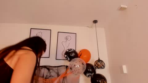 hanna__evans_ online show from October 26, 2025, 12:33 pm