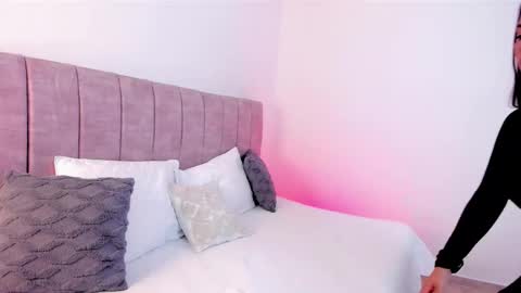 hanna_bunny15 online show from February 19, 2026, 9:55 pm