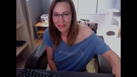 hanna_ha online show from May 17, 2026, 10:44 am