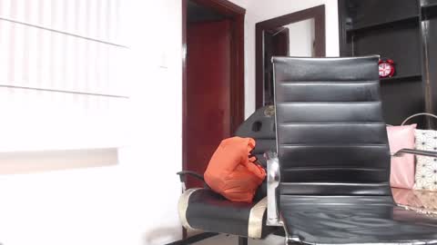 hanna_lamber online show from January 16, 2025, 7:07 am