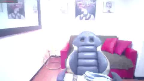 hanna_lamber online show from September 12, 2025, 10:48 am