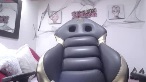 hanna_lamber online show from October 29, 2025, 11:23 am