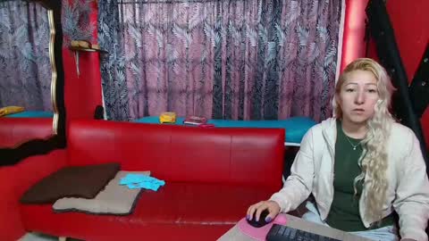 Snapshot of hanna_mature01 chatting on February 1, 2025, 11:32 am Hanna online show from February 1, 2025, 11:32 am