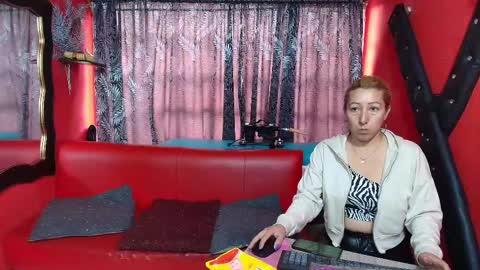 Snapshot of hanna_mature01 chatting on February 11, 2025, 12:37 pm Hanna online show from February 11, 2025, 12:37 pm