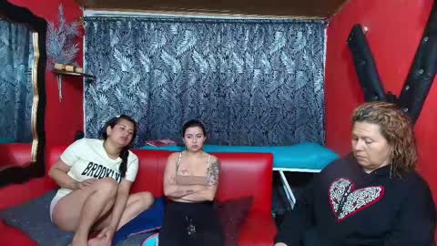 Snapshot of hanna_mature01 chatting on February 12, 2025, 12:27 am Hanna online show from February 12, 2025, 12:27 am