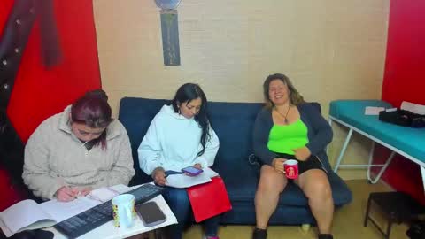 Snapshot of hanna_mature01 chatting on October 17, 2025, 3:42 am Hanna online show from October 17, 2025, 3:42 am