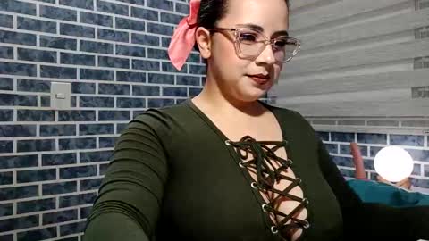 hanna_moons online show from April 13, 2026, 3:01 am