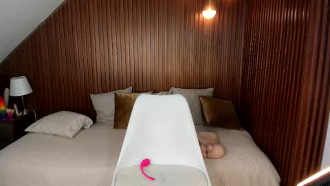 Akane Tendo online show from November 26, 2025, 5:19 am