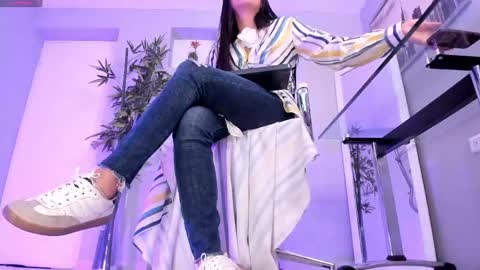 HANNAH HOWELL online show from February 28, 2025, 9:47 am