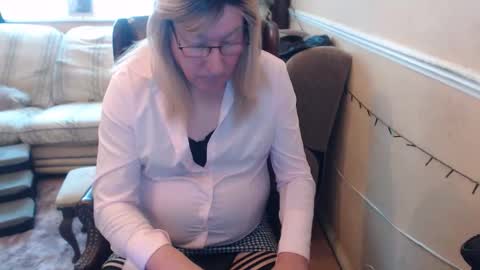 hannahcd57 online show from May 26, 2026, 2:35 pm