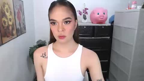 HANNAH online show from April 26, 2026, 2:42 am