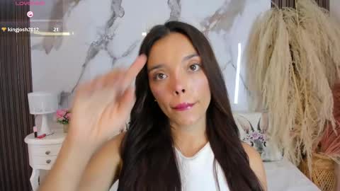 Hannahill69 online show from June 3, 2026, 5:21 am