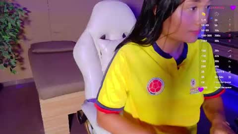 hannahmonttgomery  Help me reach 100 Hands up online show from June 27, 2026, 4:23 pm