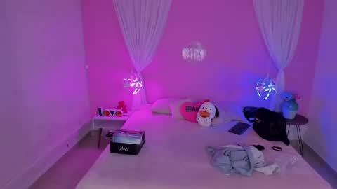 Snapshot of hannahpage chatting on February 22, 2025, 9:59 pm Hannah online show from February 22, 2025, 9:59 pm