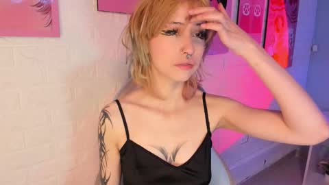 Snapshot of hannahpage chatting on September 17, 2025, 11:56 am Hannah online show from September 17, 2025, 11:56 am
