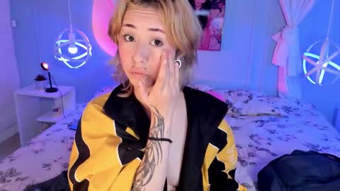 Snapshot of hannahpage chatting on October 13, 2025, 11:43 am Hannah online show from October 13, 2025, 11:43 am