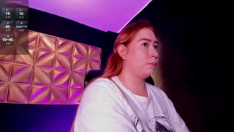 hannamartinn_ online show from October 1, 2025, 12:33 pm