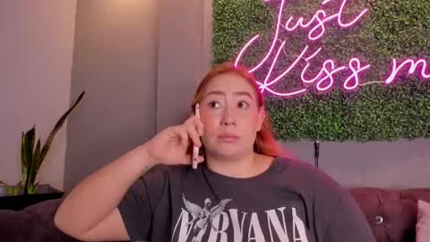 hannamartinn_ online show from October 8, 2025, 3:53 pm