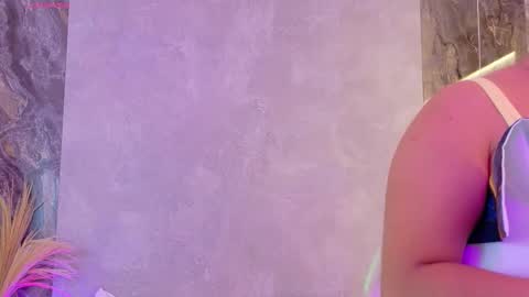 hannaprada1 online show from February 11, 2026, 11:48 am