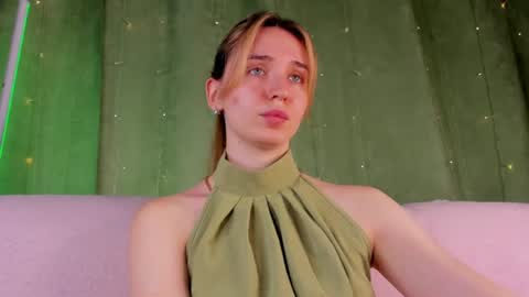 Snapshot of hannavanilla chatting on June 26, 2026, 9:46 am Hannavanilla online show from June 26, 2026, 9:46 am