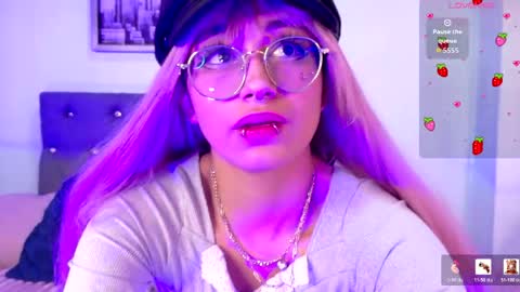 Hanni online show from April 19, 2026, 3:28 am