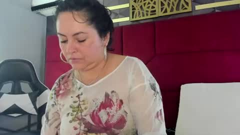 Snapshot of hanny_bliss chatting on June 27, 2026, 12:22 pm Hanny online show from June 27, 2026, 12:22 pm