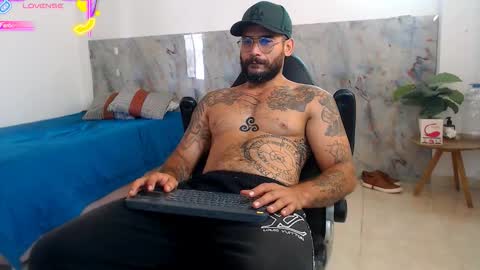 hanz_col online show from November 5, 2025, 3:01 pm