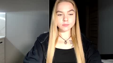 Snapshot of happy_fox_ chatting on December 19, 2024, 10:42 pm happy_fox_ online show from December 19, 2024, 10:42 pm