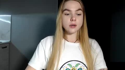 Snapshot of happy_fox_ chatting on January 7, 2025, 9:25 pm happy_fox_ online show from January 7, 2025, 9:25 pm