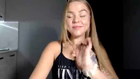 Snapshot of happy_fox_ chatting on September 25, 2025, 9:40 pm happy_fox_ online show from September 25, 2025, 9:40 pm